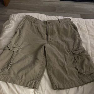 Tan cargo shorts!